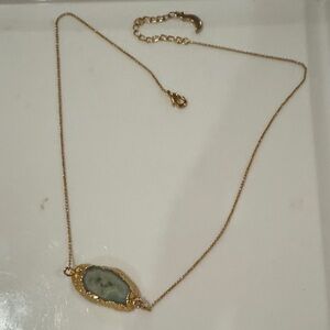 Elegant Gold and Green Pendant Necklace
